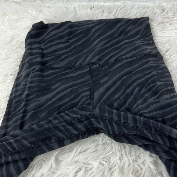 Lululemon Align Crop *21" Le Tigre Camo Deep Coal Multi - Picture 2 of 4